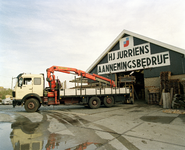 822289 Gezicht op de voorgevel van de werkplaats van Aannemingsbedrijf H.J. Jurriëns (Nijverheidsweg 17) te Maarssen; ...